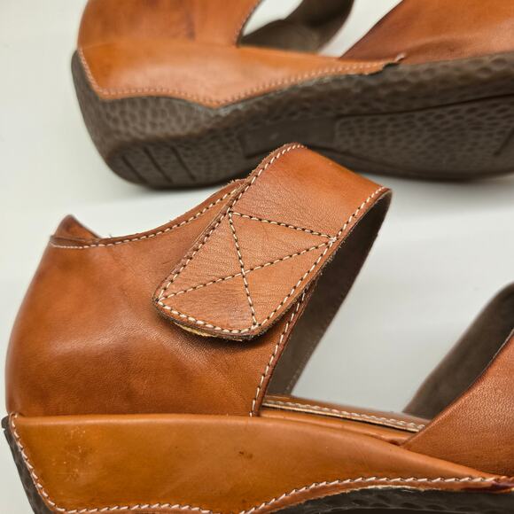 L'Artiste Gloss Mary Jane Brown Leather Closed Toe Comfort Clogs Sz 38 / 7.5 -8 - Picture 3 of 11